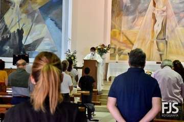  Decenas de fieles rinden pleitesía a San Antonio de Padua en Clavellinas/Francisco Javier Santana.
